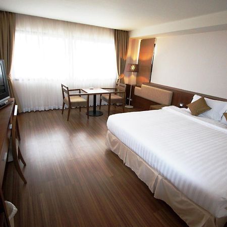 Hiran Residence Patong Екстериор снимка