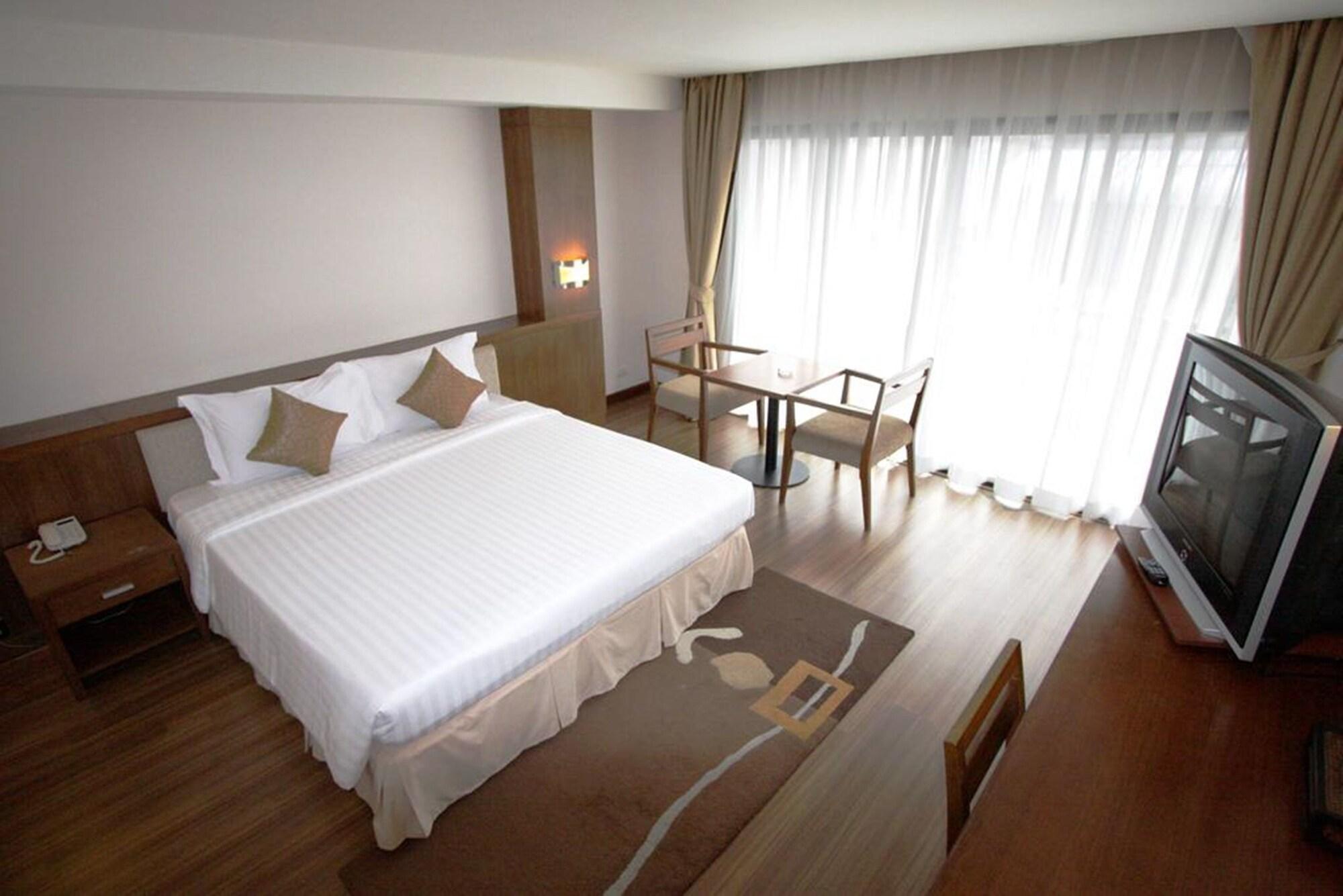 Hiran Residence Patong Екстериор снимка