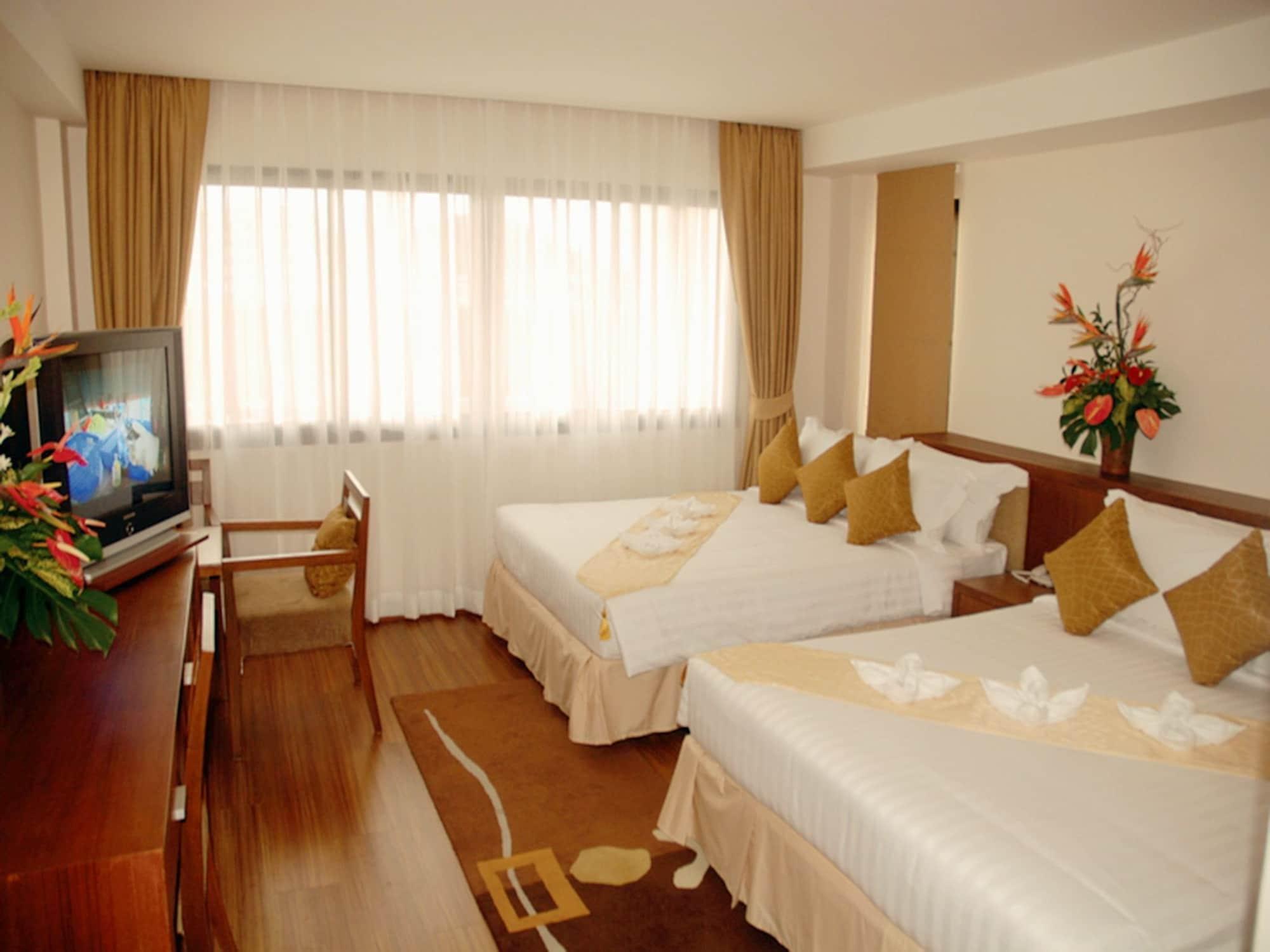 Hiran Residence Patong Екстериор снимка