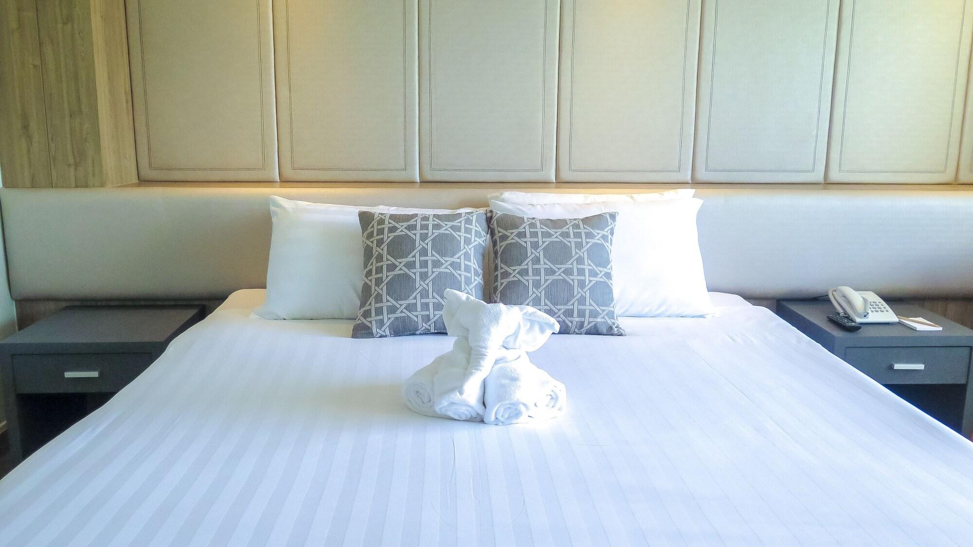Hiran Residence Patong Екстериор снимка