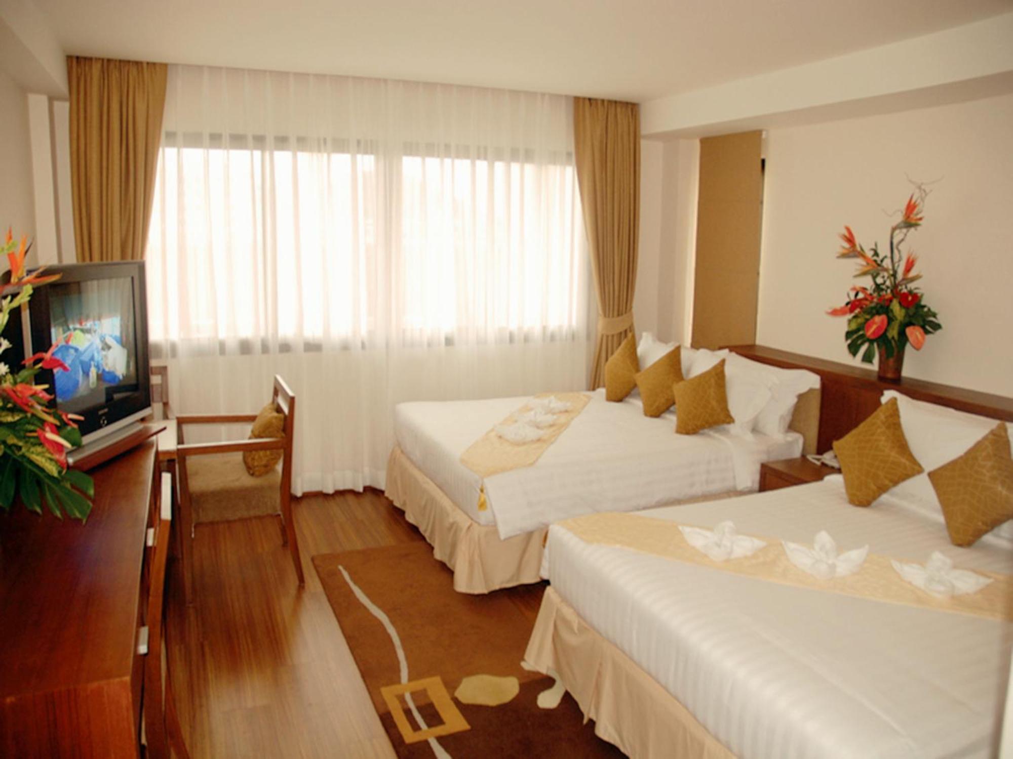 Hiran Residence Patong Екстериор снимка