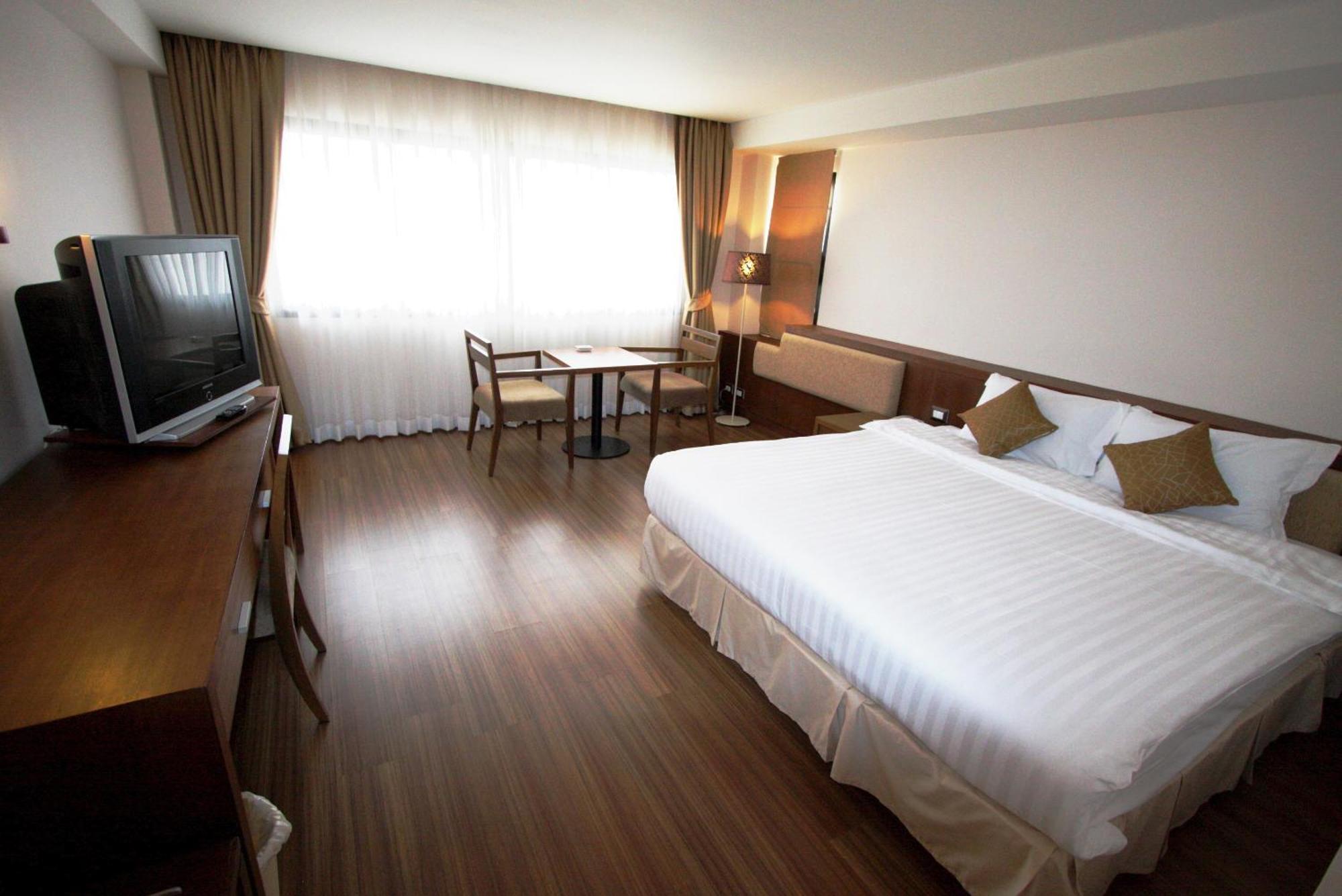 Hiran Residence Patong Екстериор снимка