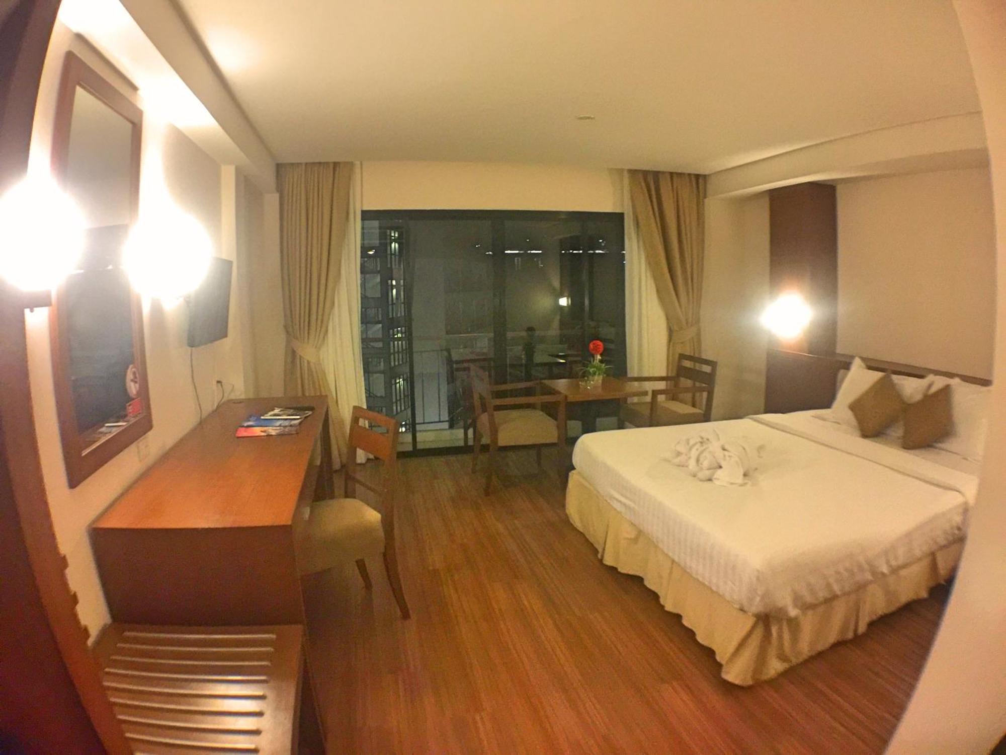 Hiran Residence Patong Екстериор снимка