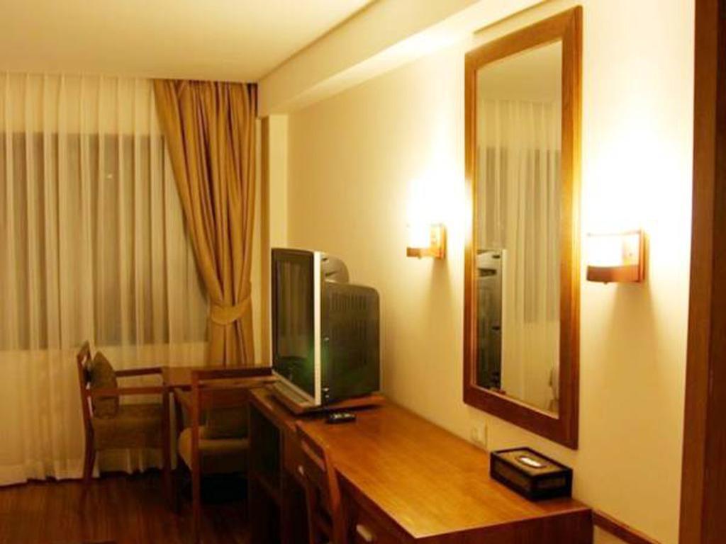 Hiran Residence Patong Екстериор снимка