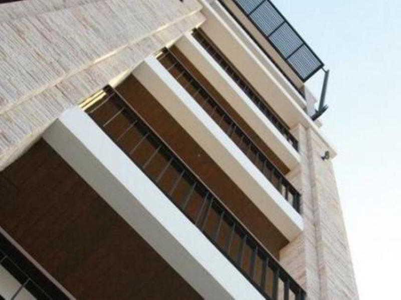 Hiran Residence Patong Екстериор снимка