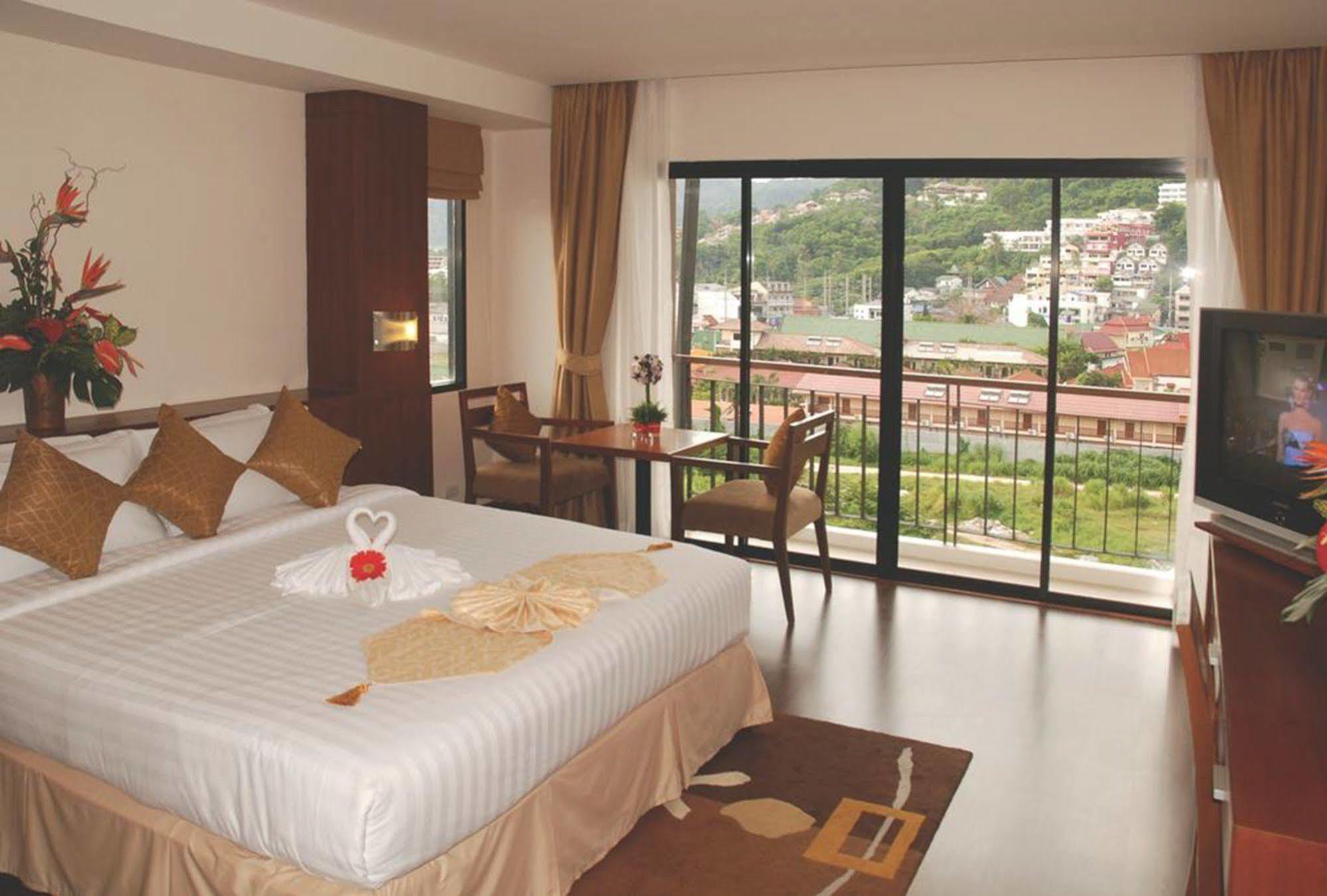 Hiran Residence Patong Екстериор снимка
