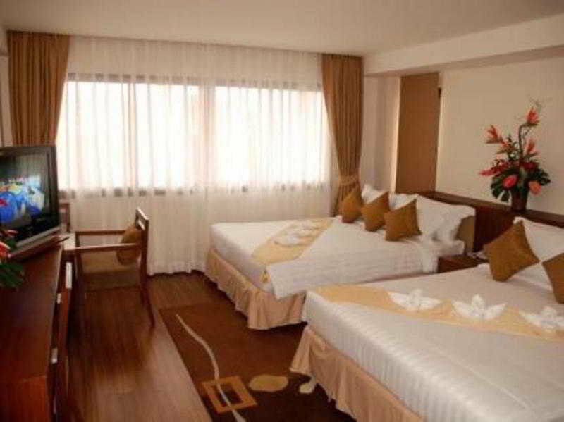 Hiran Residence Patong Екстериор снимка